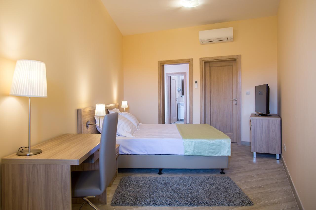 ApartHotel Belvedere Residence Budva Værelse billede